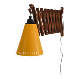 Lamp with extendable arm