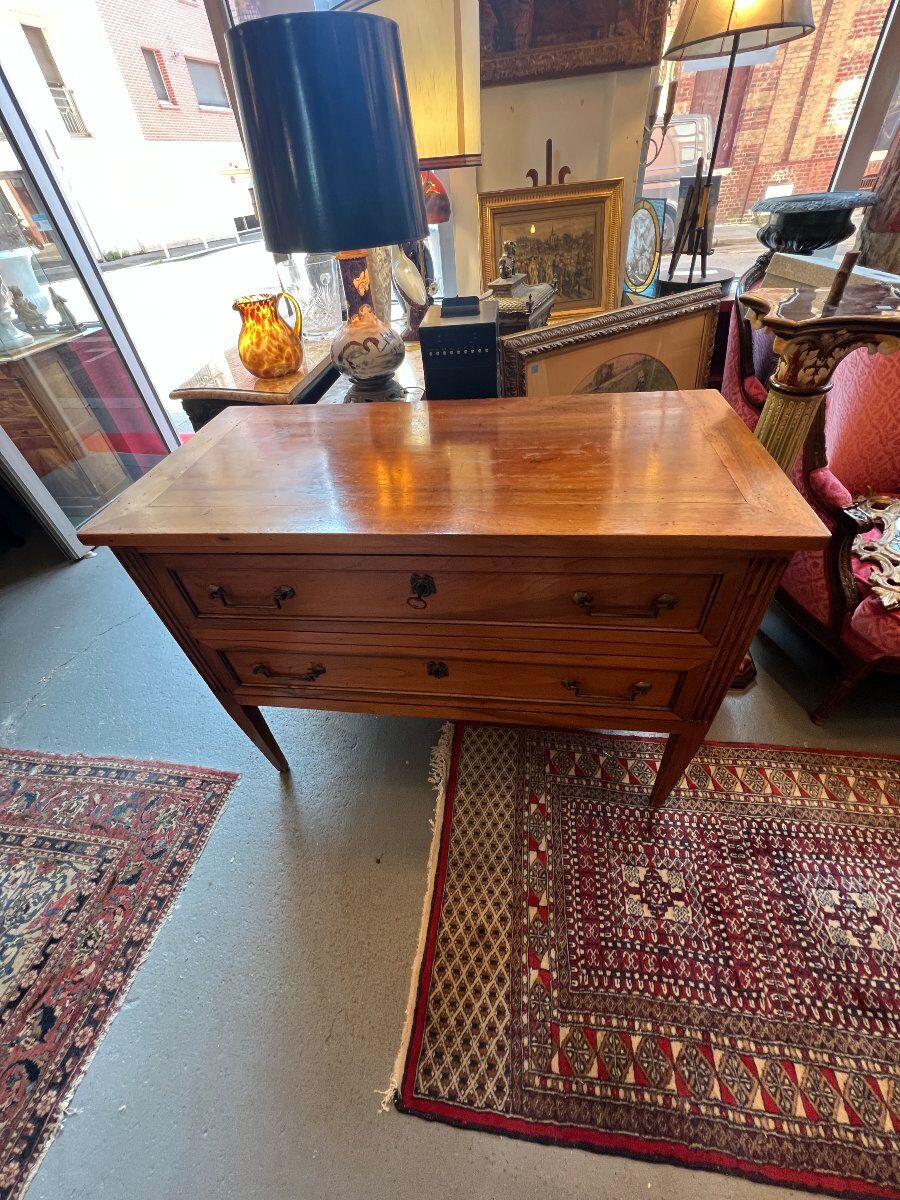 Louis XVI jump commode, 18th century, made of solid walnut.