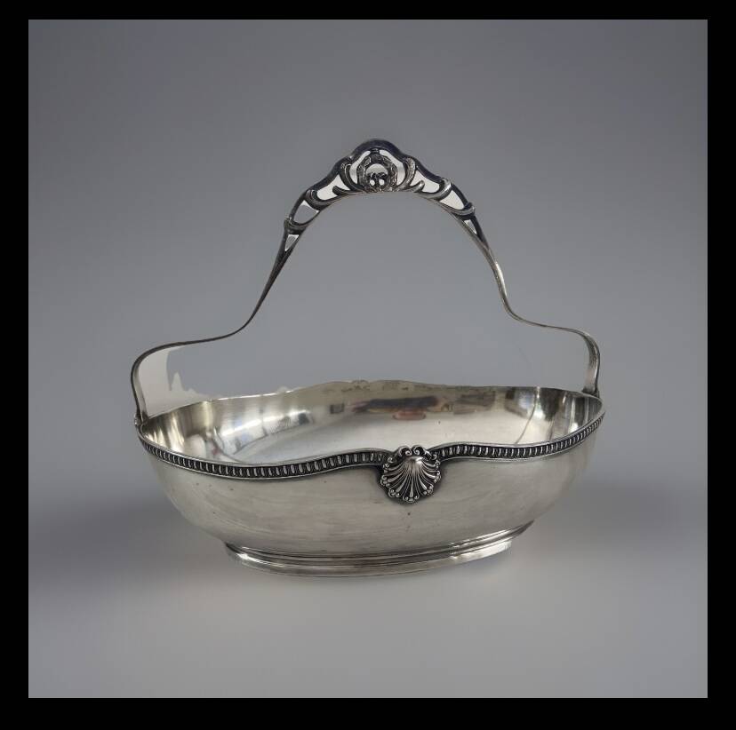 Silver-plated metal basket with Phenix silver hallmarks