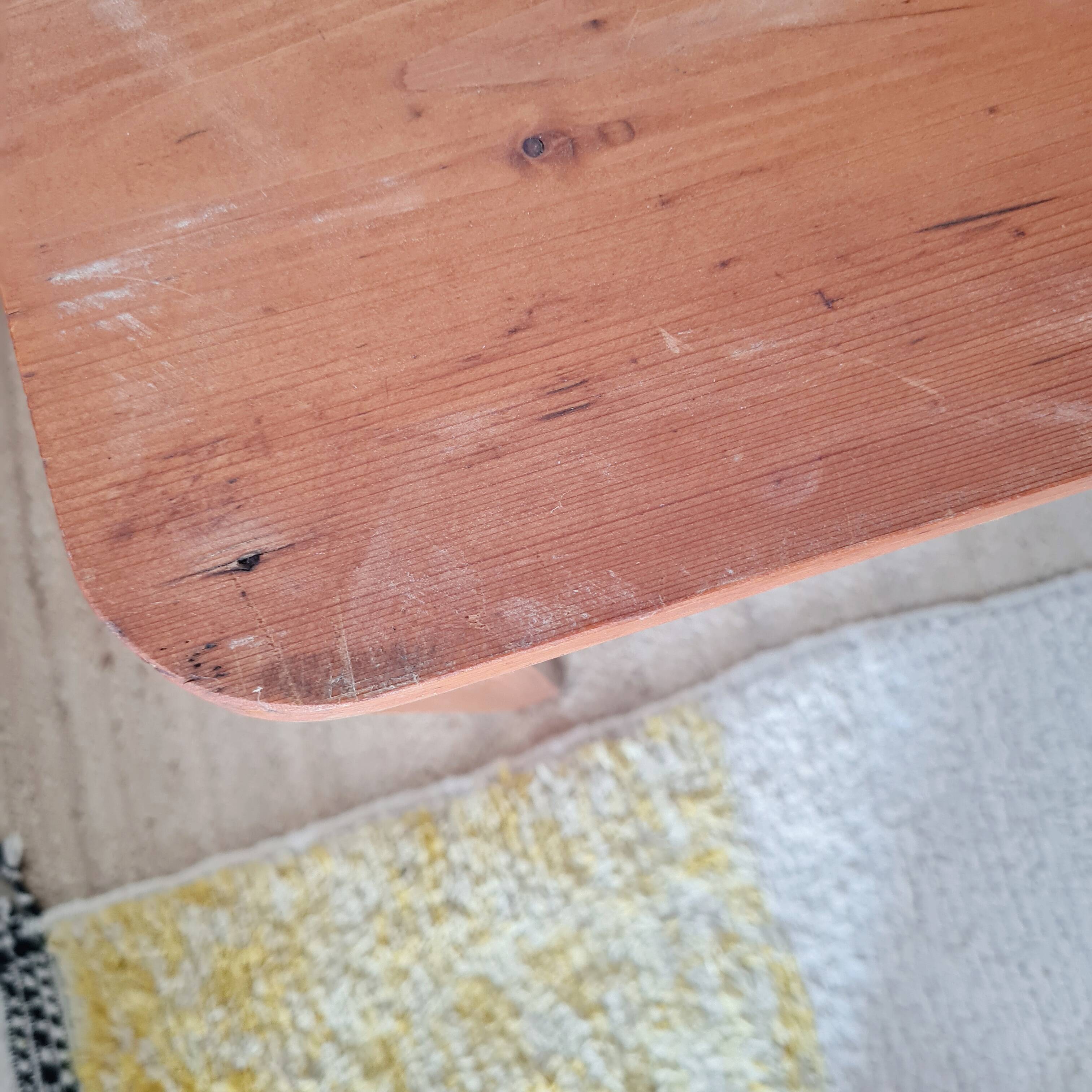 Petite table ou bout de canapé en bois