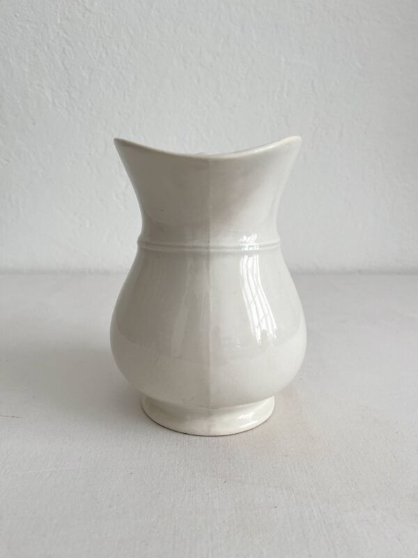 Broc pichet blanc ancien terre de fer opaque de Sarreguemines