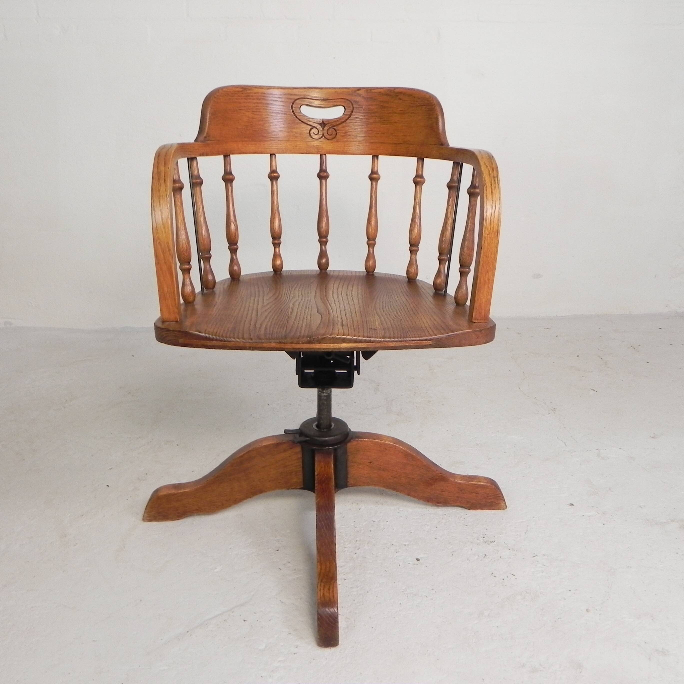 Oak office chair with a spring system and height adjustable, 1930s.