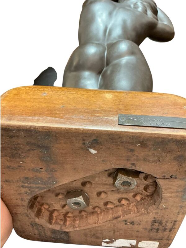 Statue en céramique avec socle en bois d’après Giraud