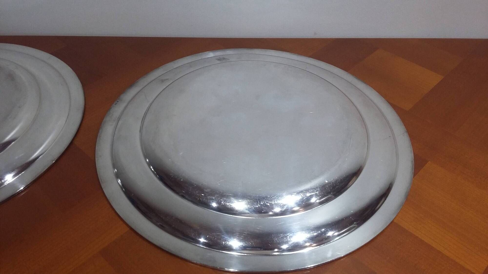 Very Pretty Set of 2 Round Silver-Plated Metal Dishes, Art Deco Orbrille