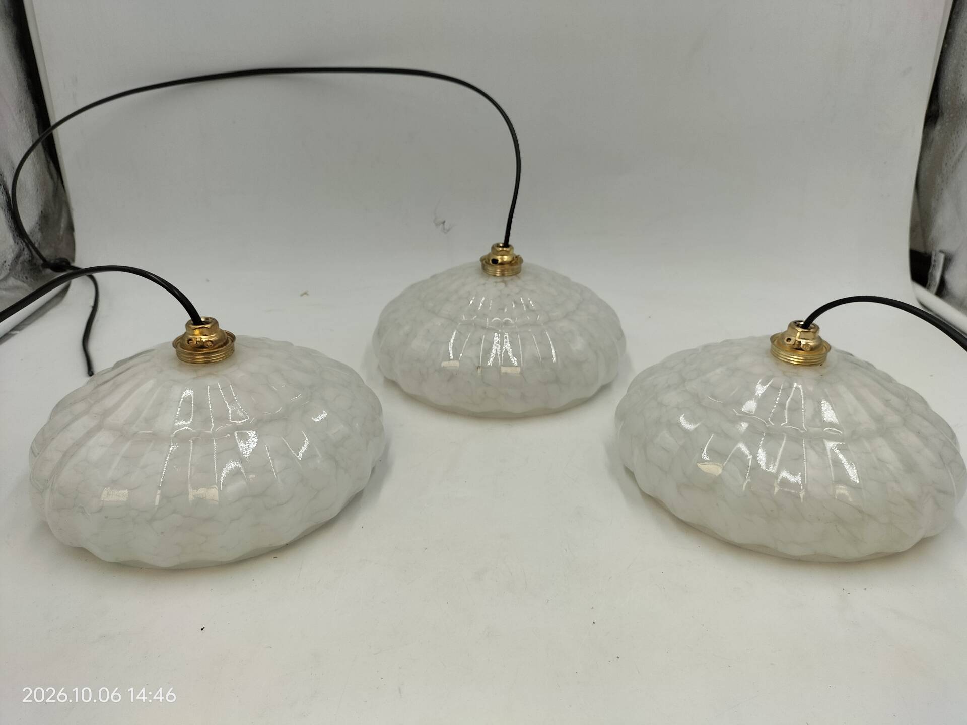 Glass suspensions from Clichy