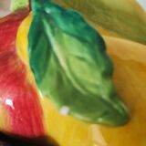 Pichet fruits barbotine signé
