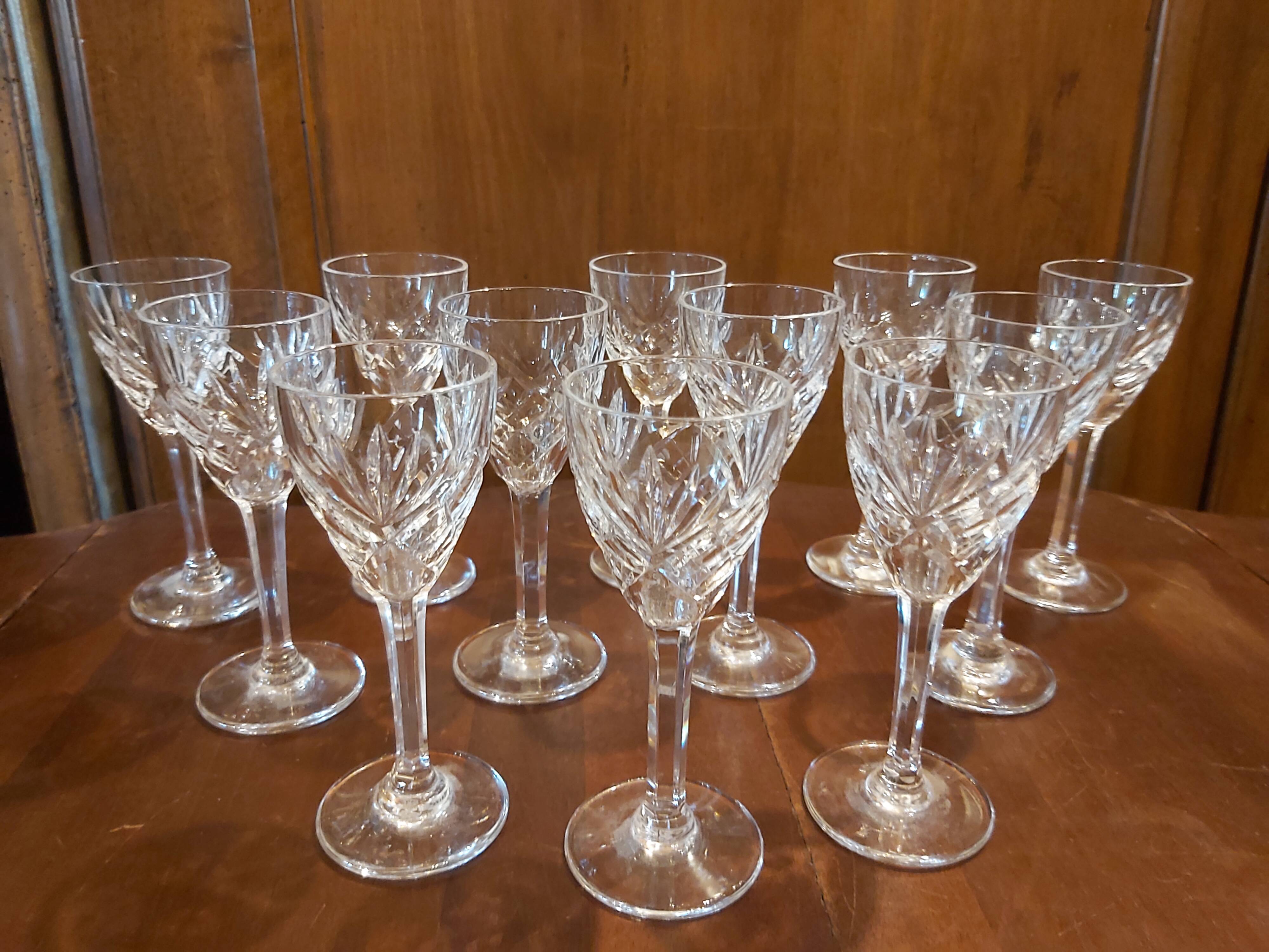 12 glasses of wine cooked Saint Louis model Chantilly