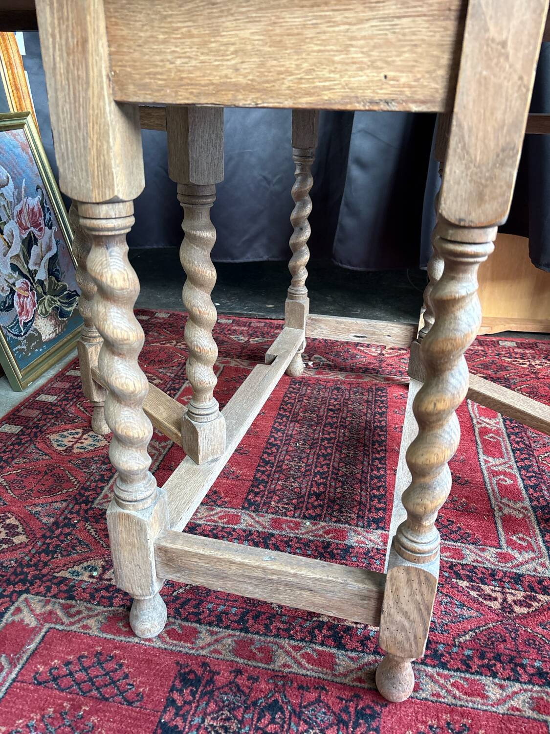 Gateleg table in chestnut wood – English Jacobean style – 1920/40
