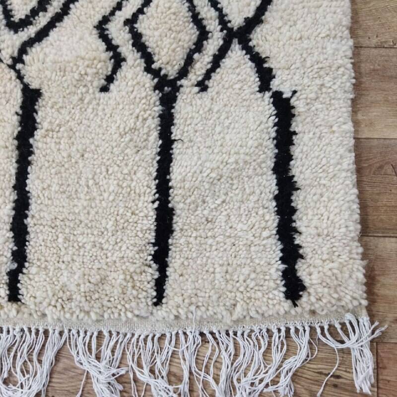 Handmade wool Berber rug 275x144 cm