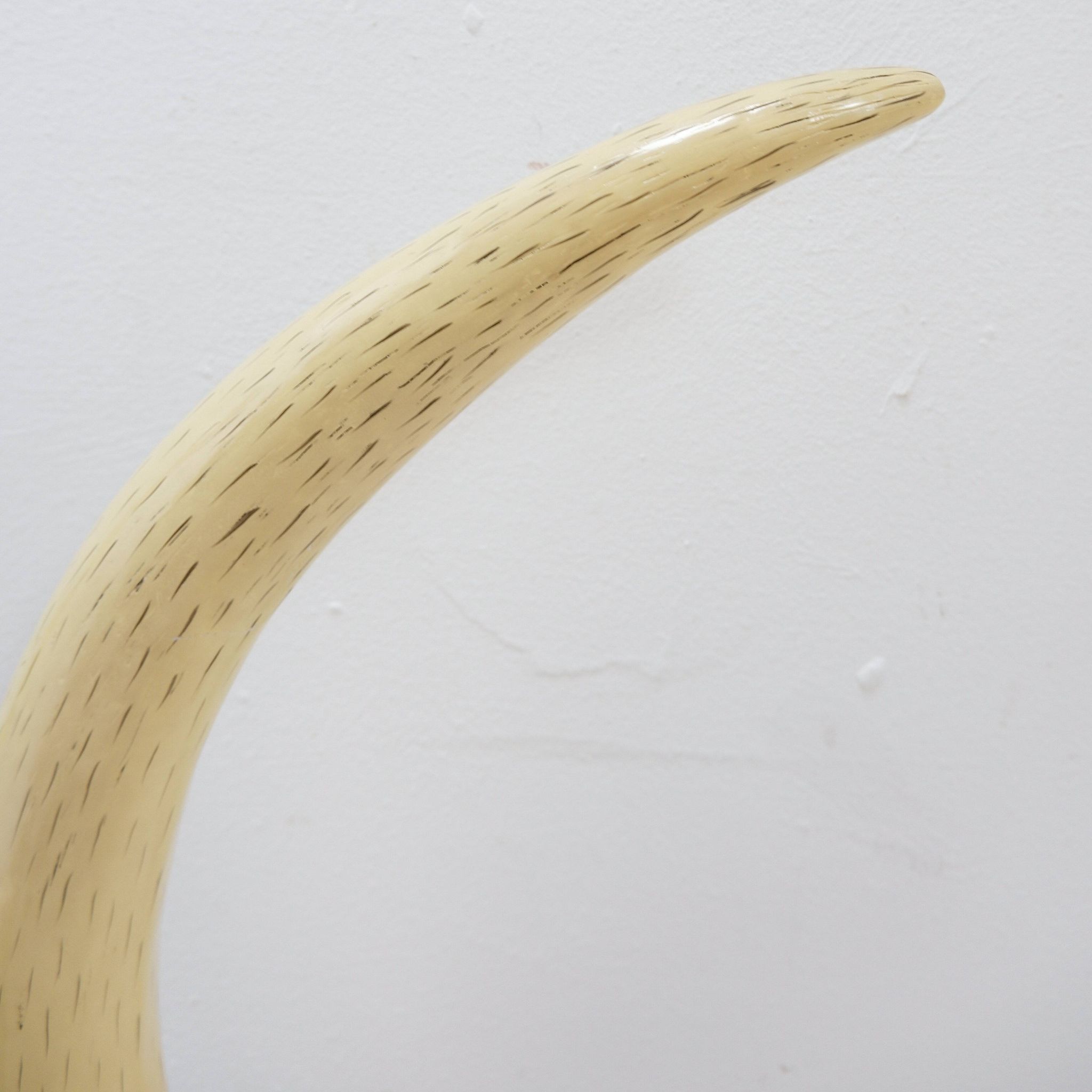 Paire de fausses défenses d'éléphant - 20ème siècle H:82cm