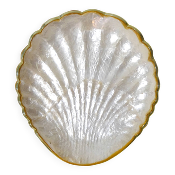 Vintage shell-shaped mother-of-pearl pocket emptier