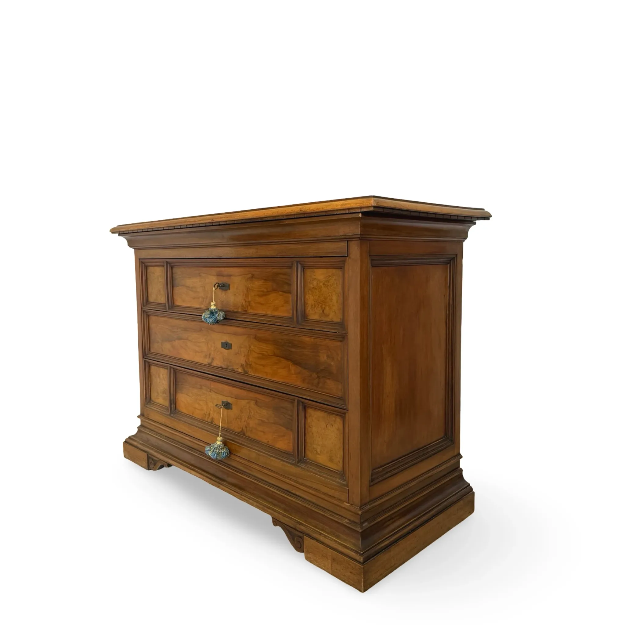 Elegant antique Italian chest of drawers, dating from the 20th century