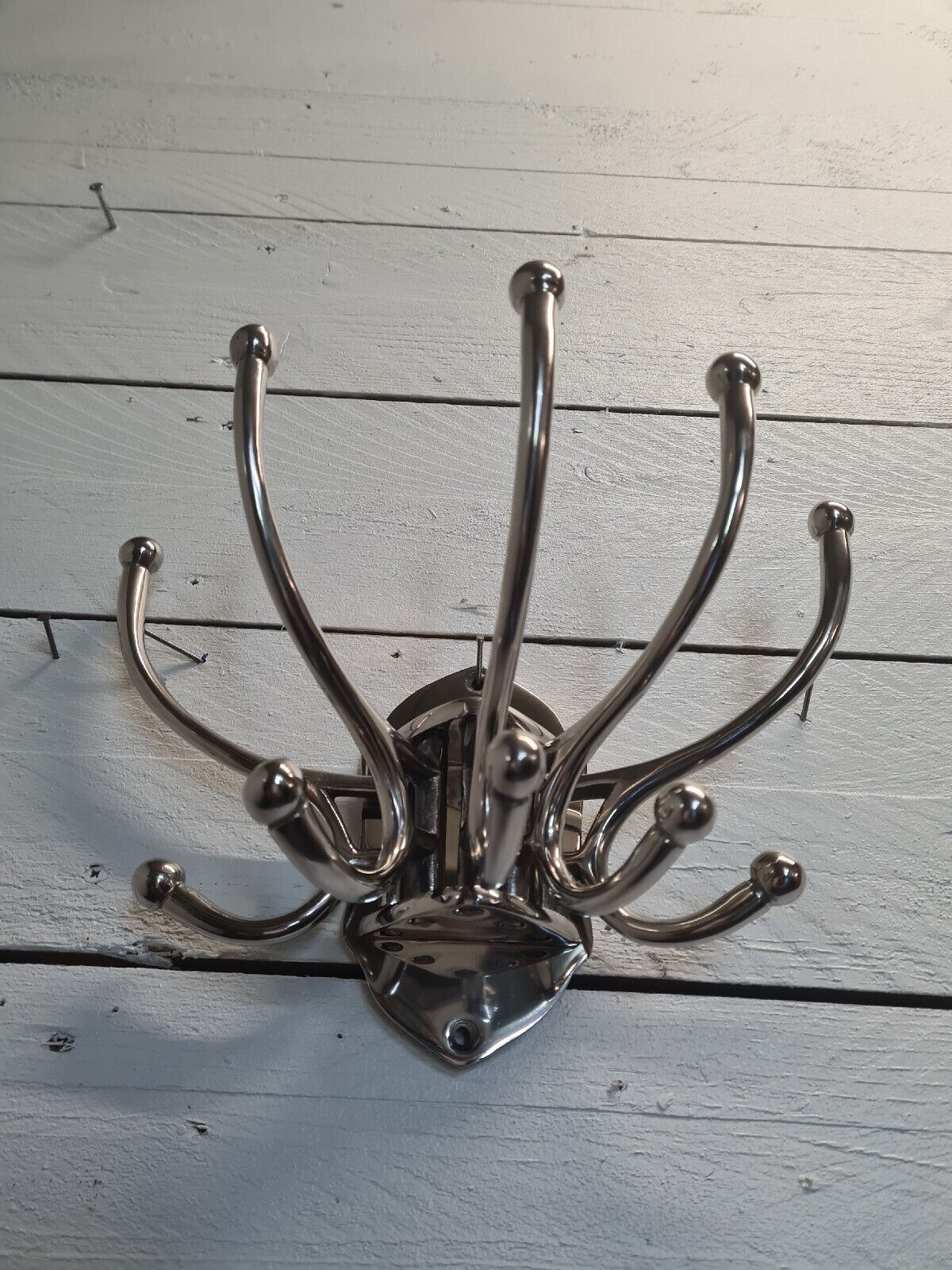 Circular chromed metal coat rack