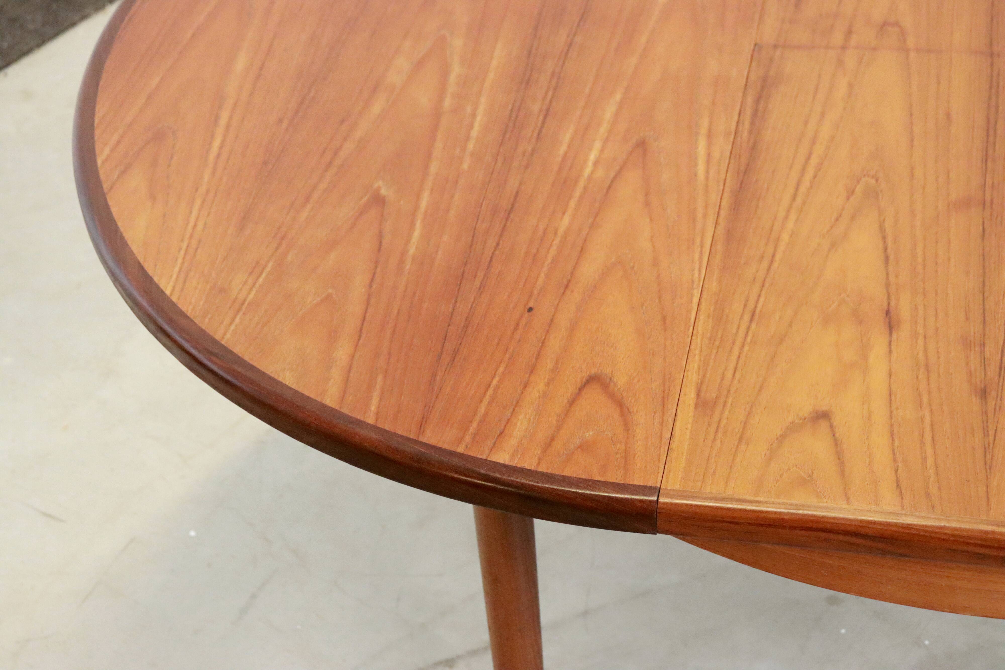 Round G-Plan vintage dining table extendable 'Prestwich'