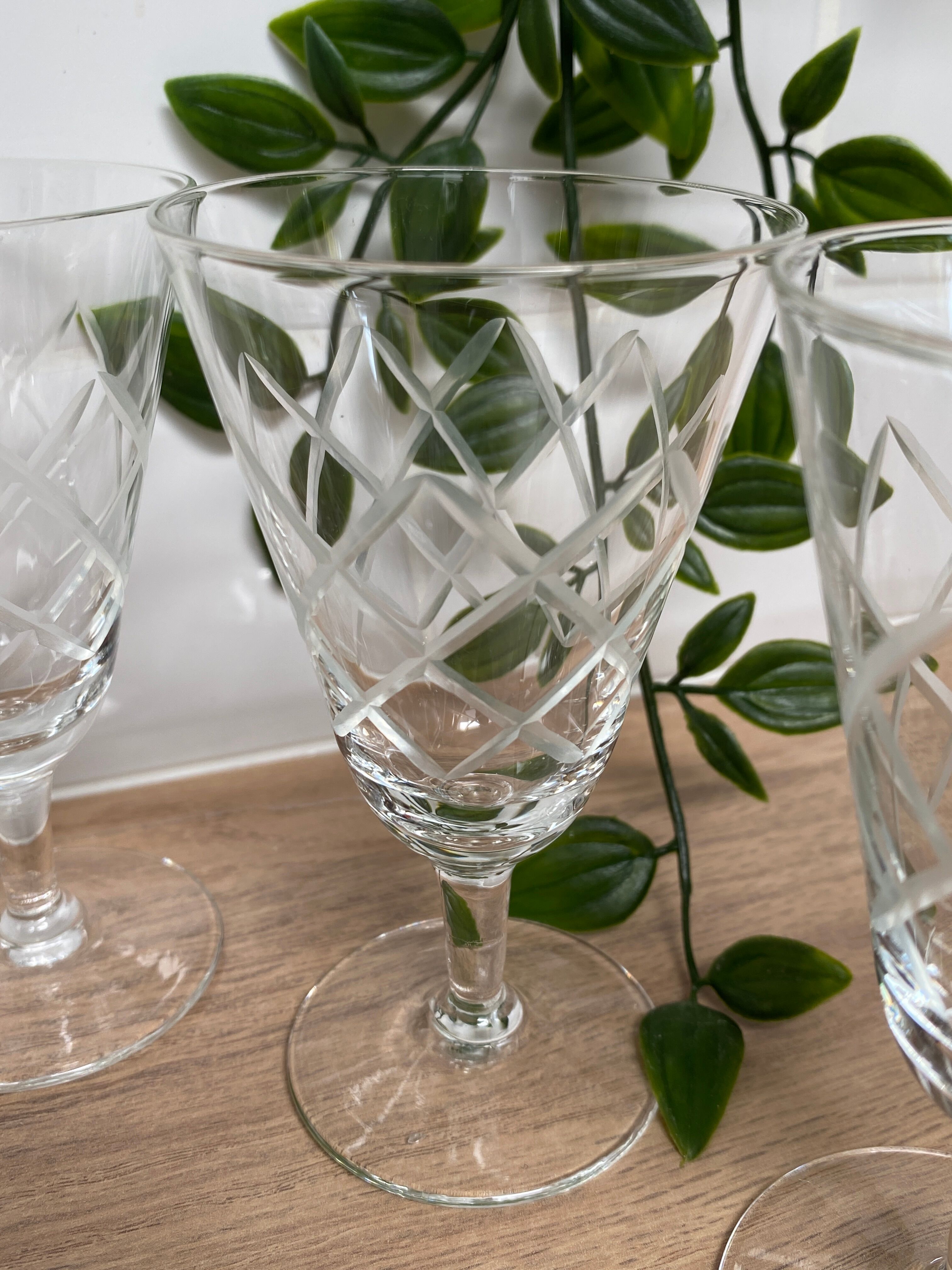 Set of 6 white wine glasses