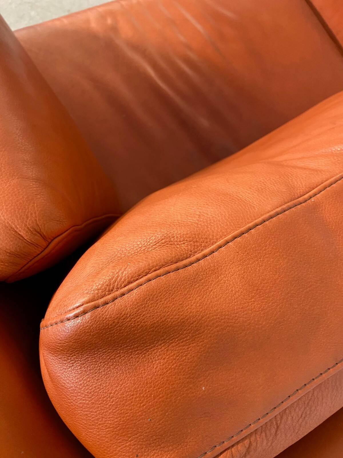 Canapé en cuir cognac vintage rétro pour 3 personnes danois