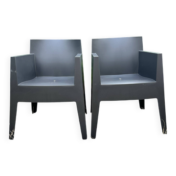 2 fauteuils Toy noirs design Starck