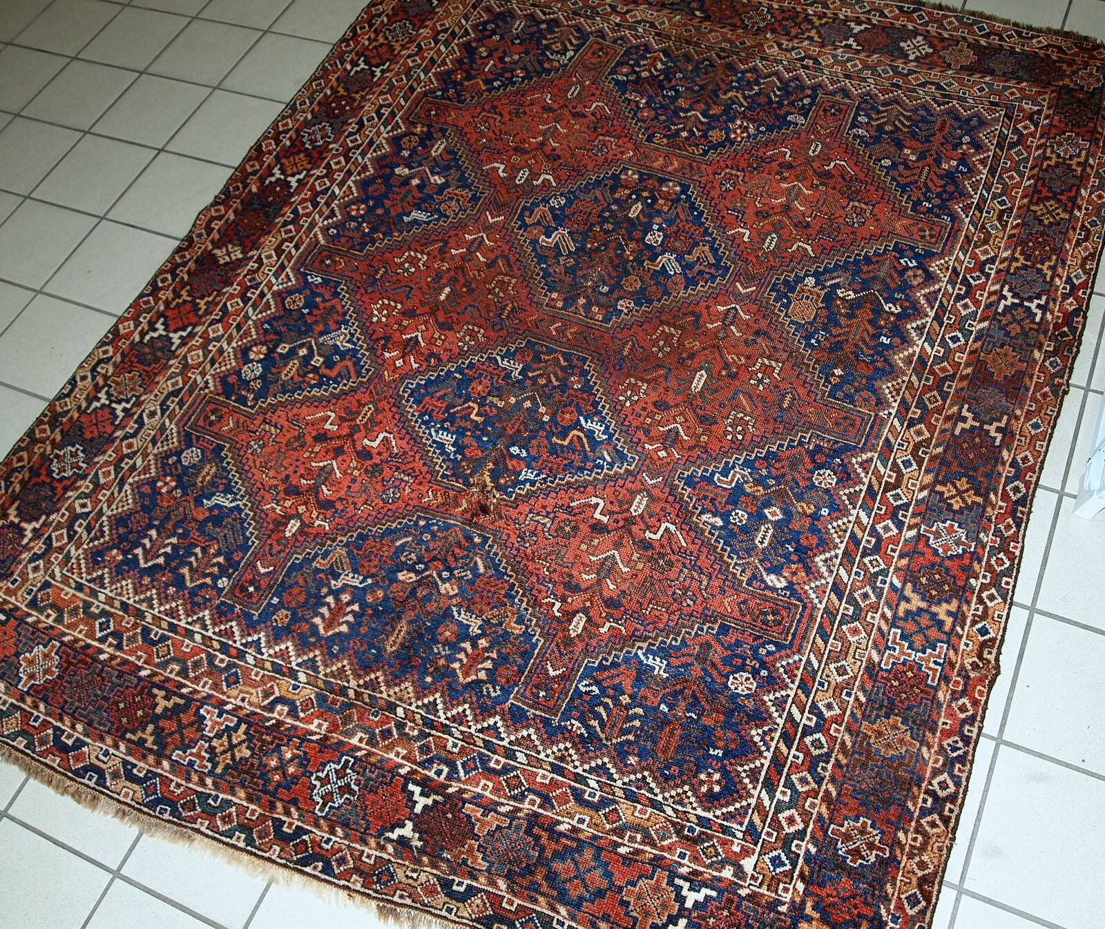 Tapis antique fait main Khamseh persan 156cm x 194cm (1900s)