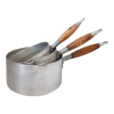 Lot de 3 casseroles antiques en aluminium , manche bois , années 40