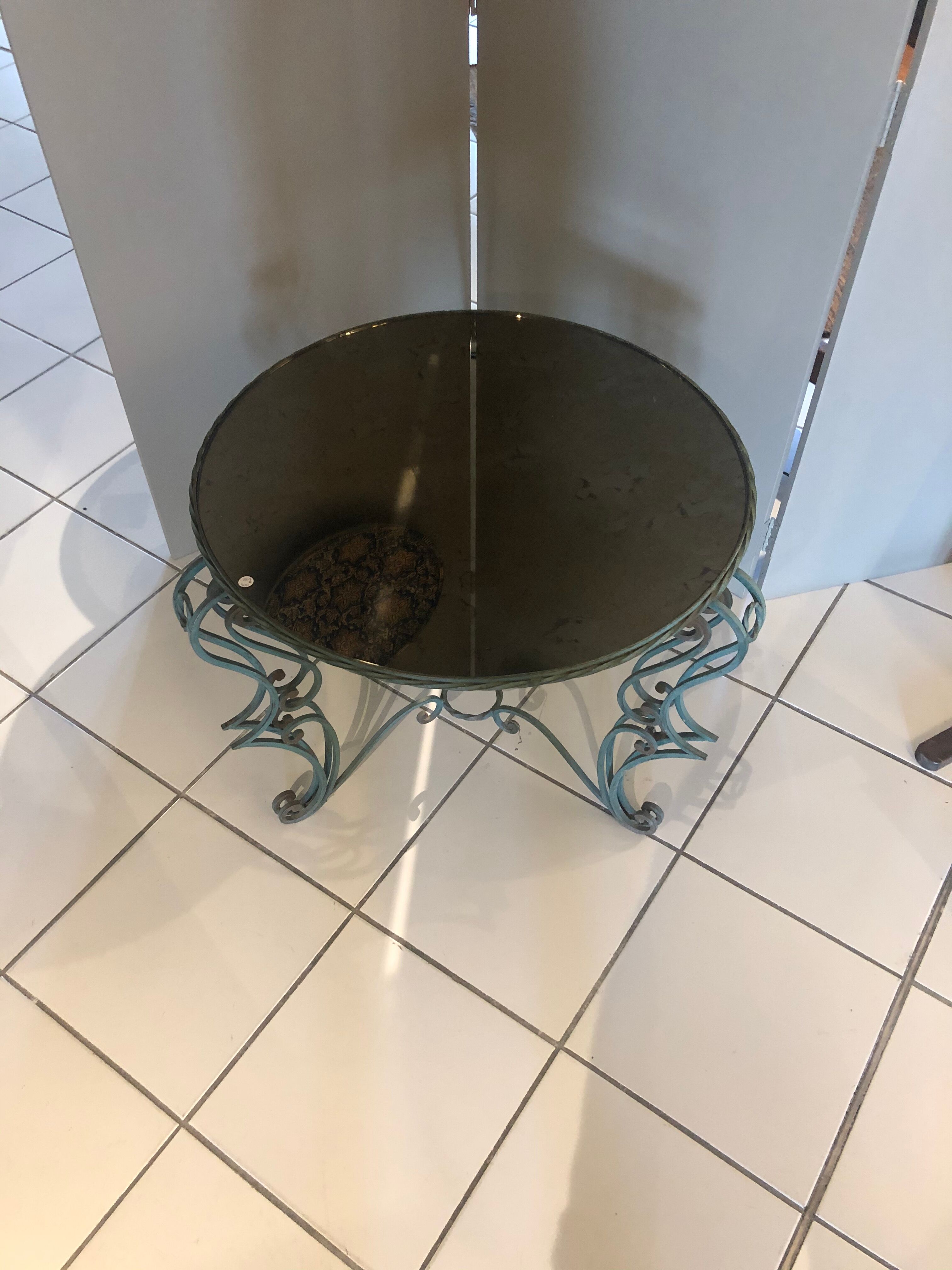 Table ronde avec plateau en verre