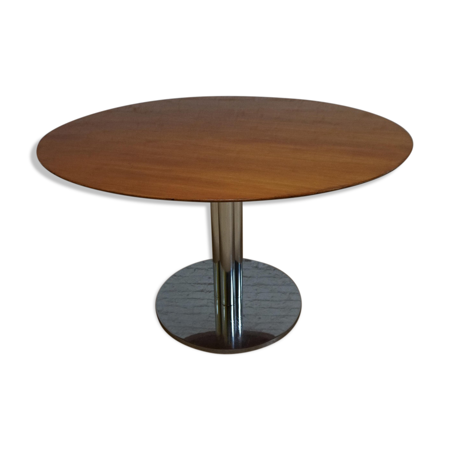 Mid-century modern round table by  Knoll International Kiga S.p.A, 1960s