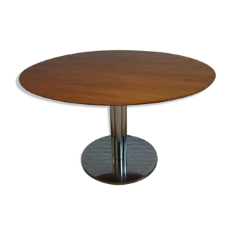 Mid-century modern round table by  Knoll International Kiga S.p.A, 1960s