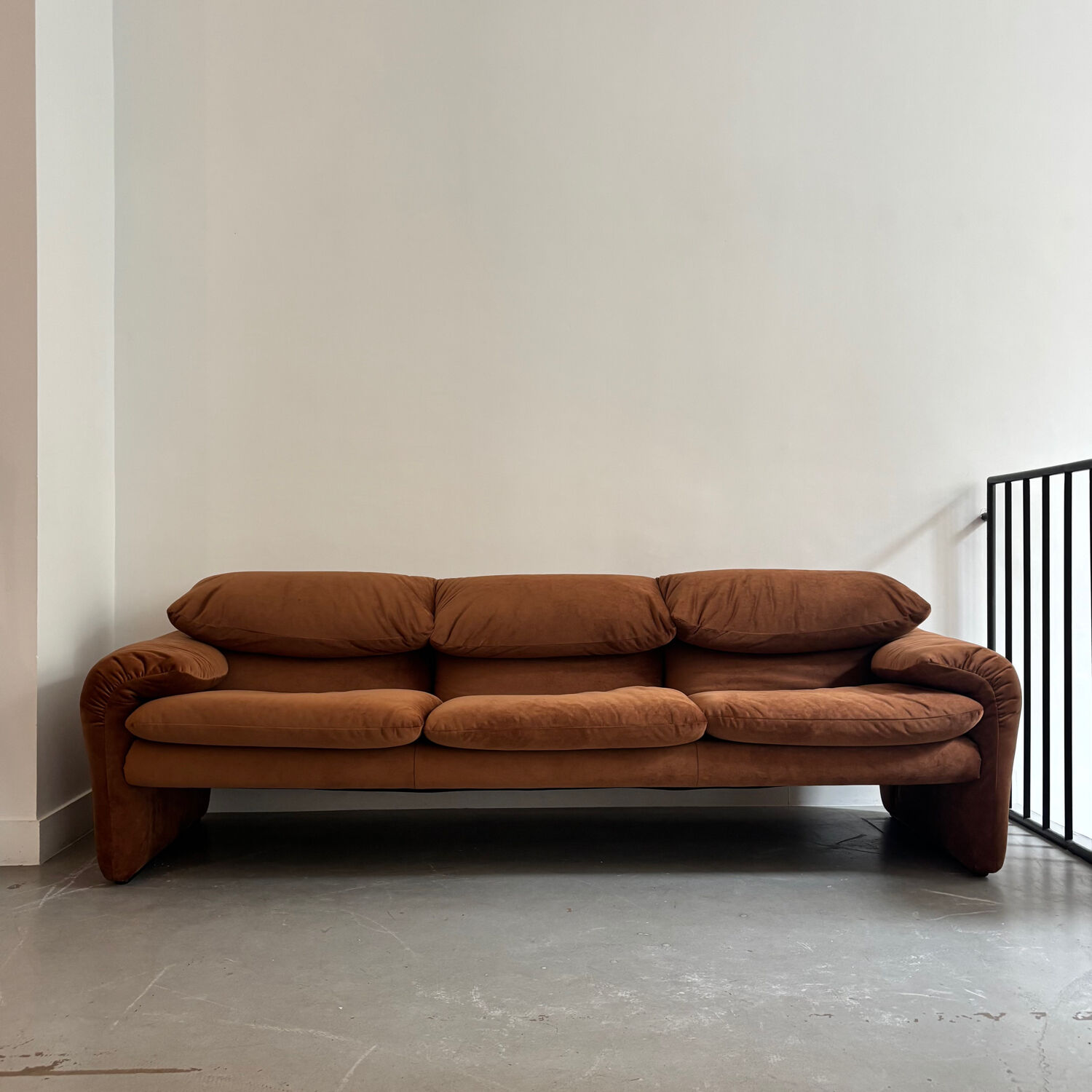 Maralunga 3-seater sofa in brown velvet