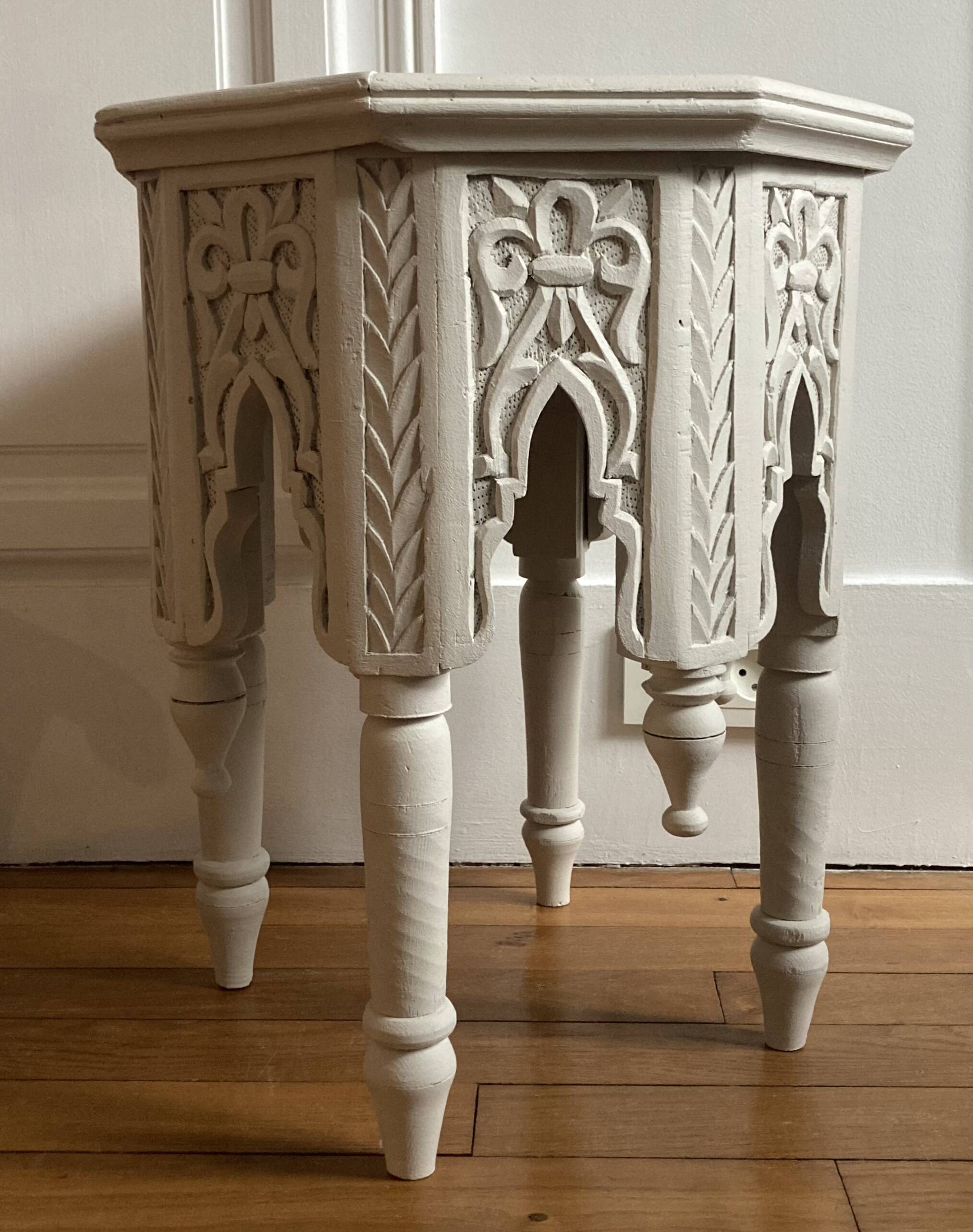 Oriental tea table or pedestal table forming a side table in solid carved and white lacquered wood