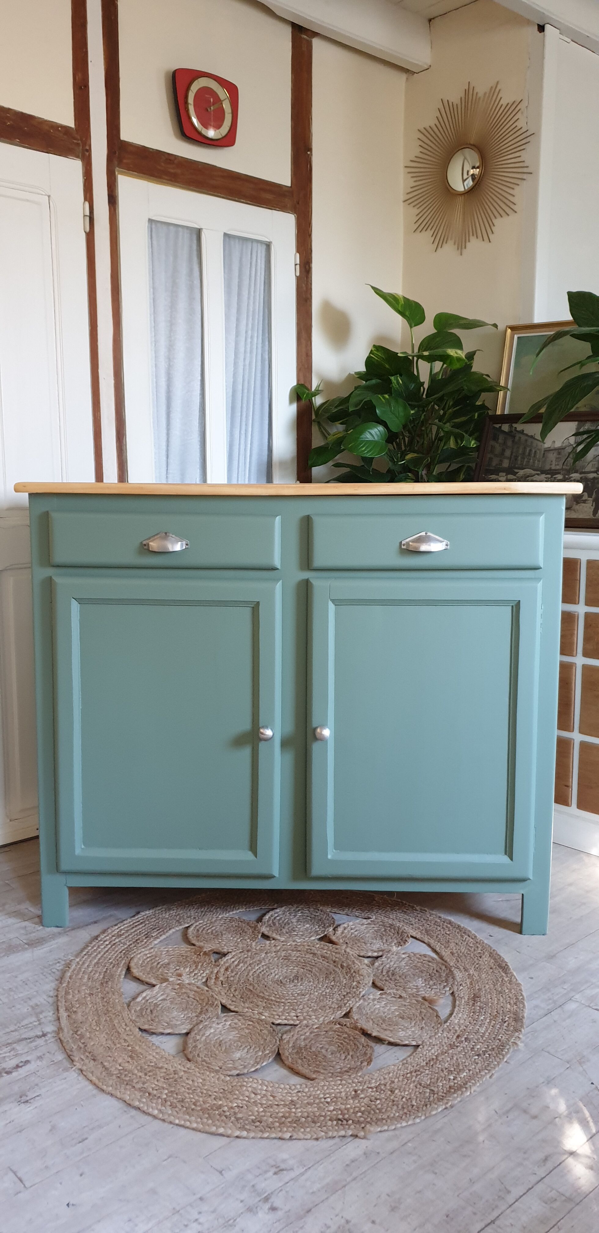 Green Parisian buffet