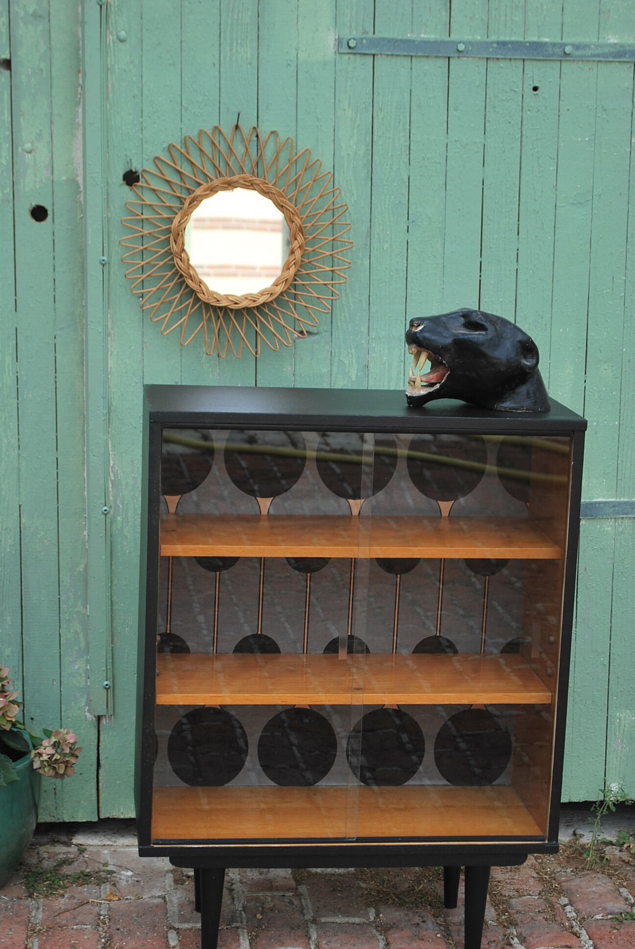 Renovated vintage showcase library