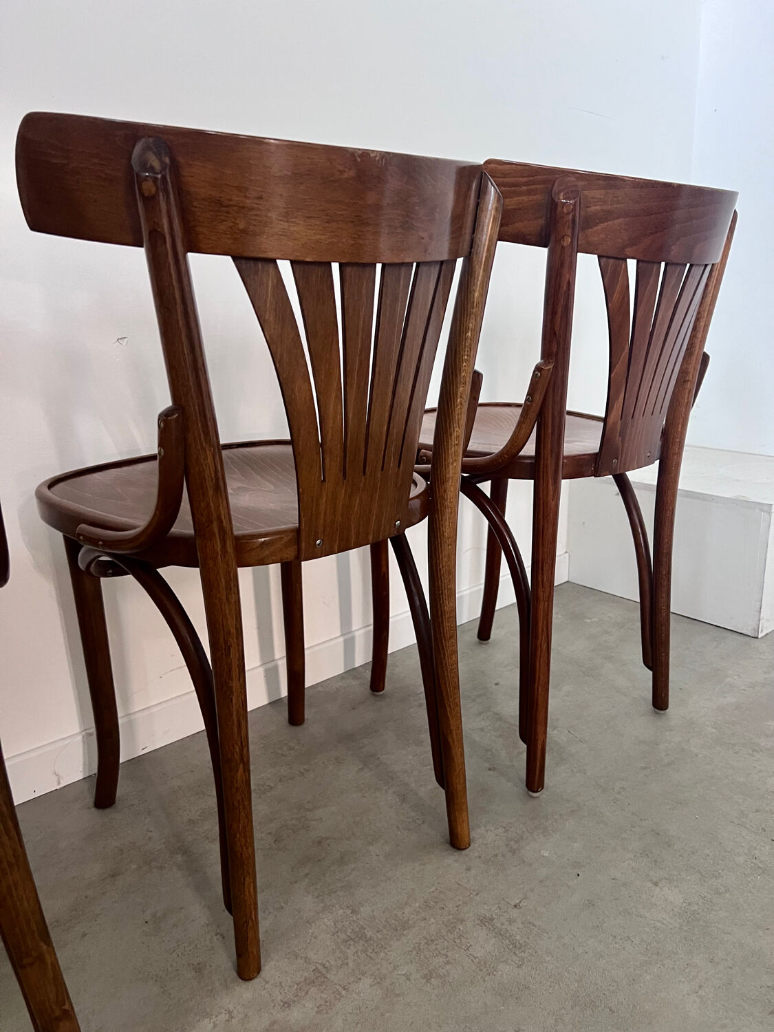 Lot 4 old vintage bentwood bistro chairs from the 70s