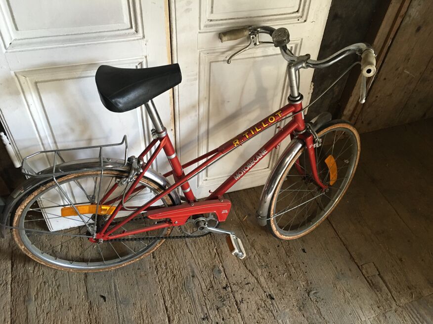 Vélo vintage rouge d'enfant des années '60 du marque Motobecane en bon état  | Selency