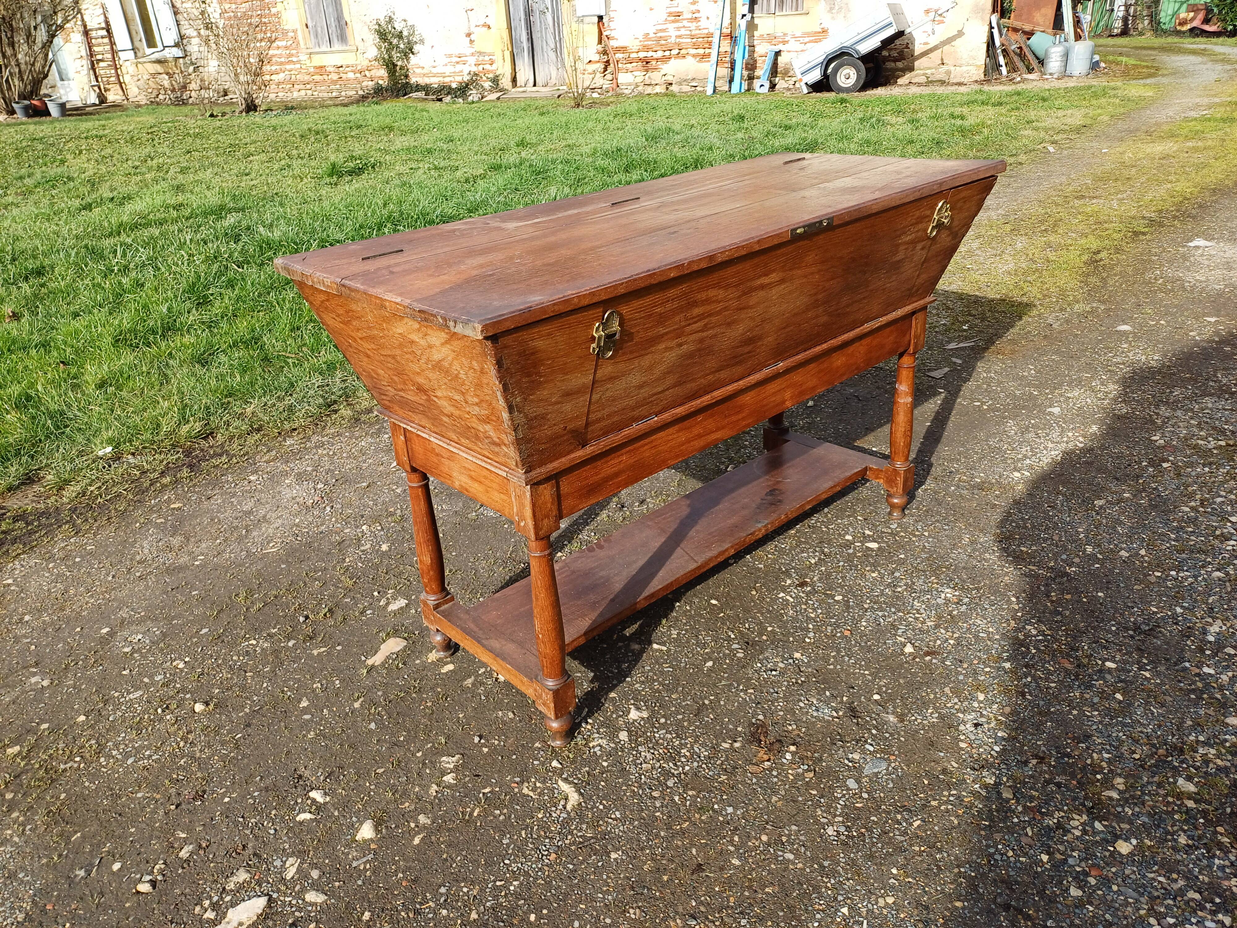 Provençal bread bin in oak 19th