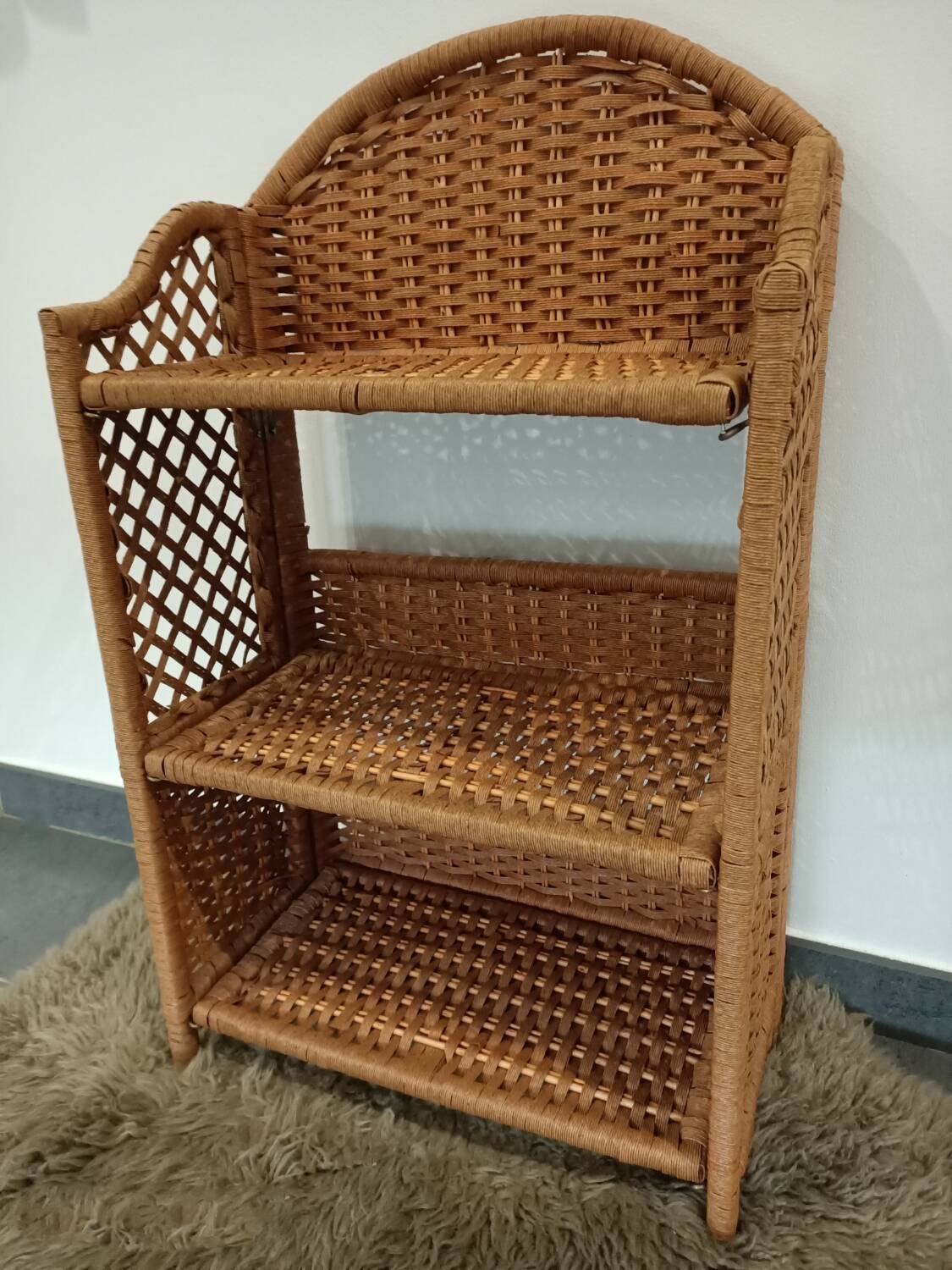 Folding rattan shelf
