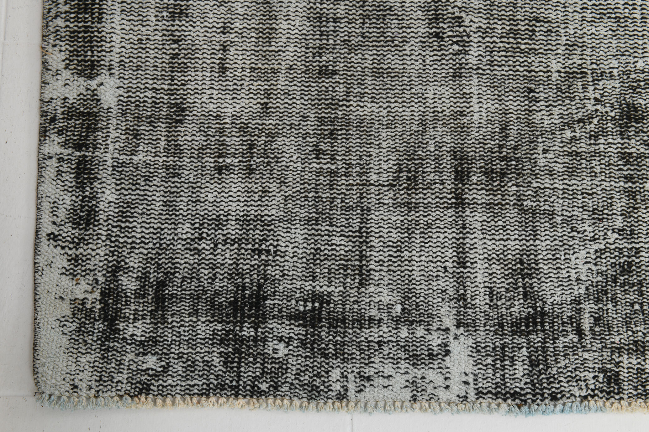 7x9 distressed black vintage rug, 205x292cm