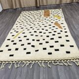 Handmade pure wool Moroccan rug, size 140 x 260 cm.