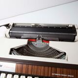 Brother Deluxe 1350 revised typewrite 1971