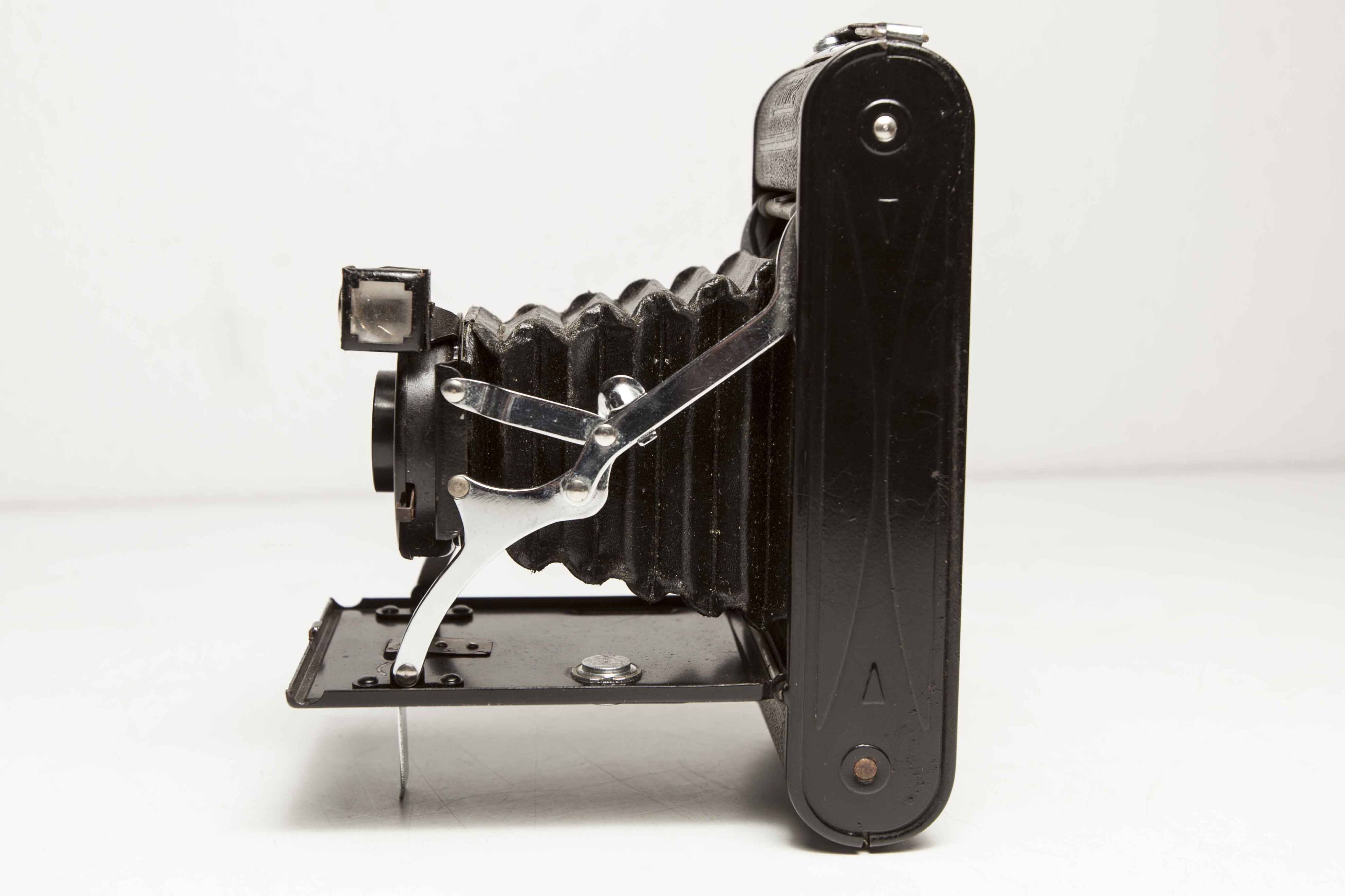 Appareil photo argentique Coronet Folding 6x9 1946 objectif menisque foyer fixe et pochette cuir