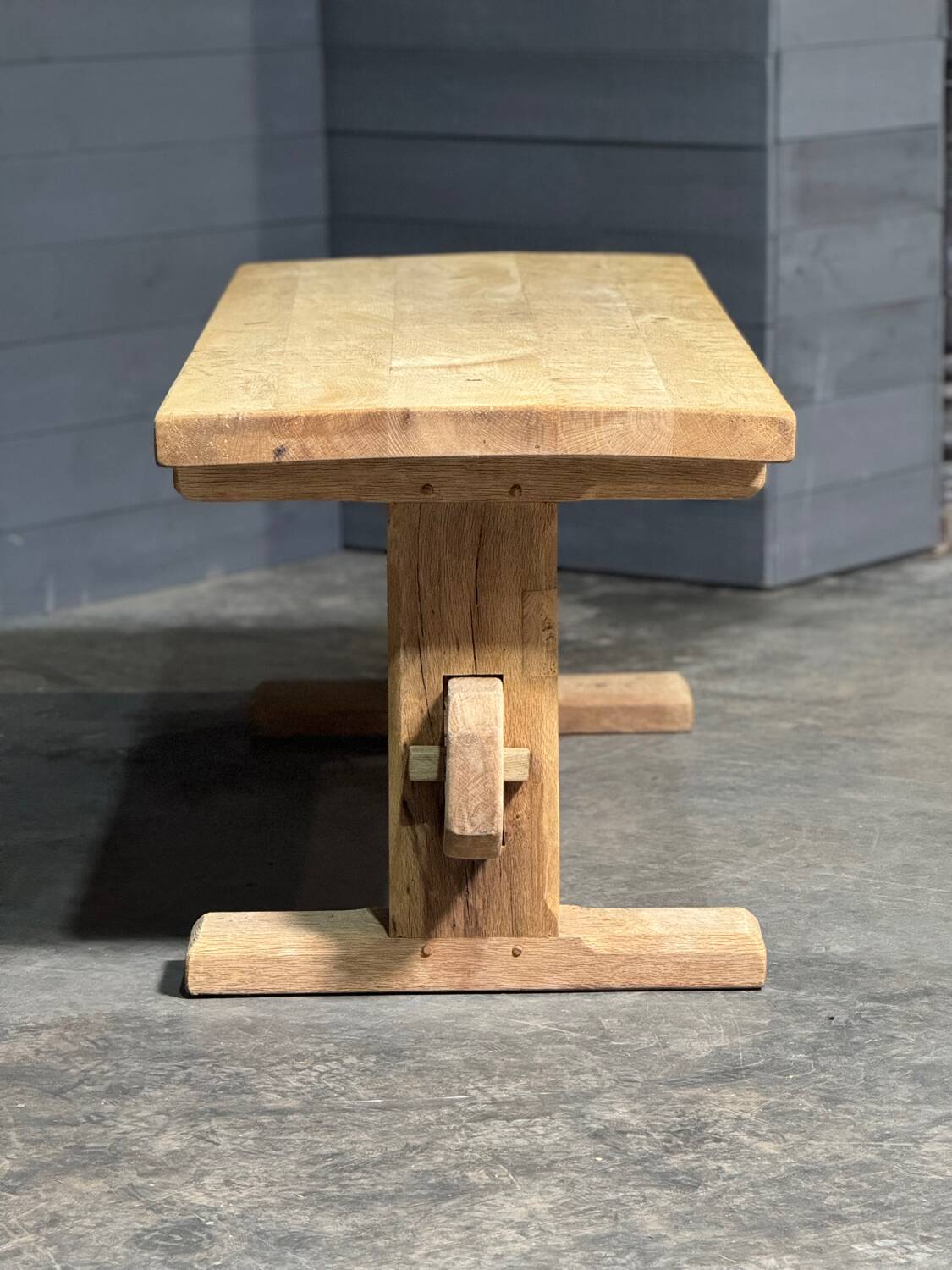 Table de style monastère