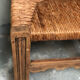 Ancienne chaise brutaliste paillée