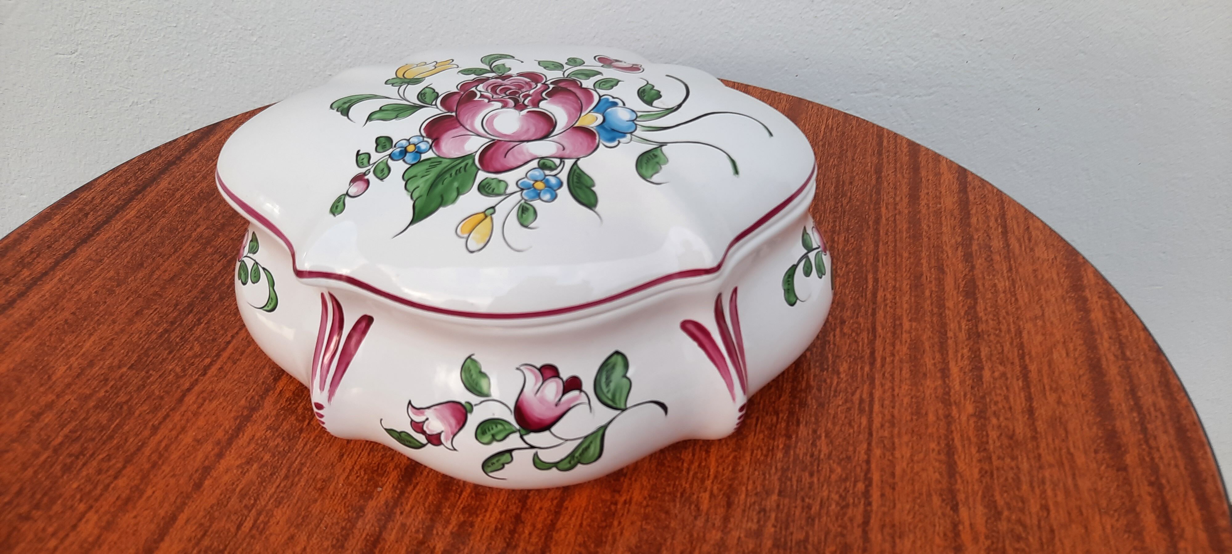 Earthenware box decoration Strasbourg Hannong