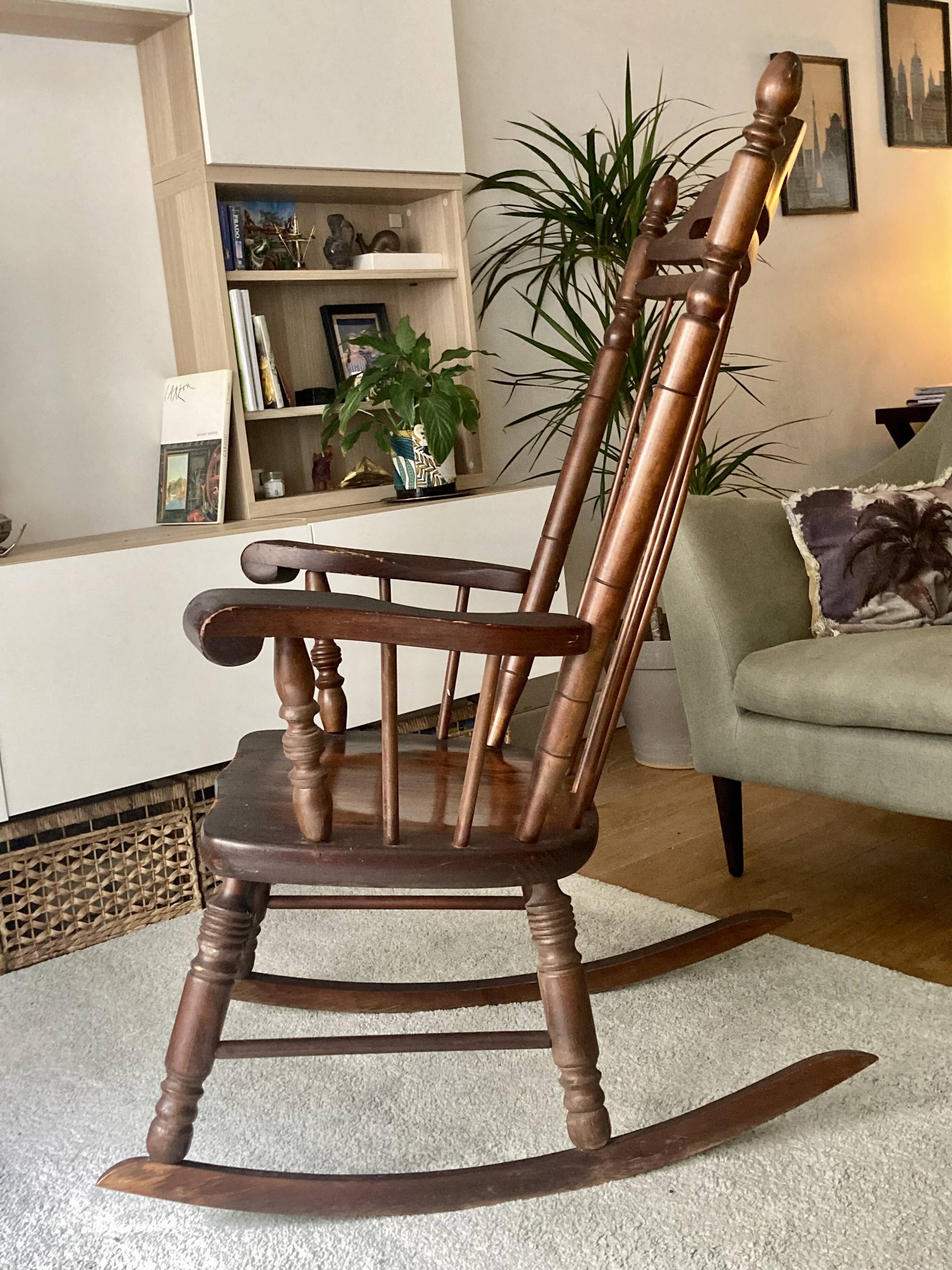 Wooden rocking chair - English art & craft