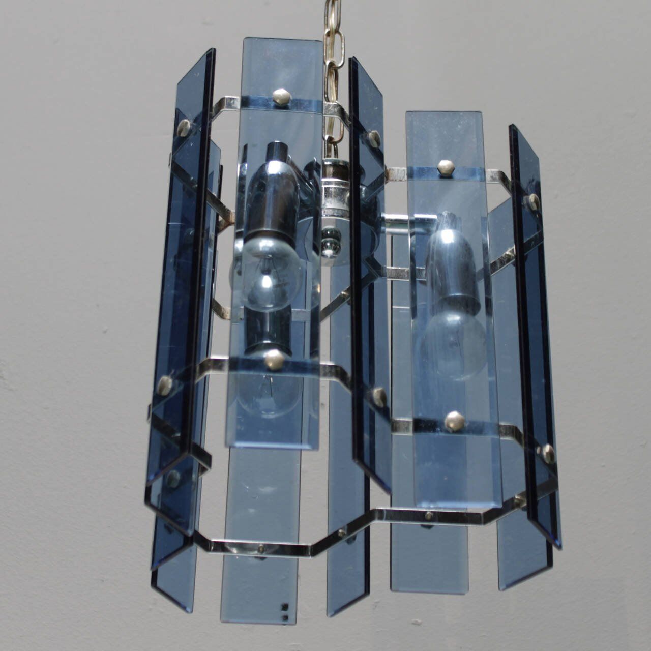 Suspension en verre à facettes