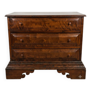 Small chest of drawers. Small period chest of drawers.