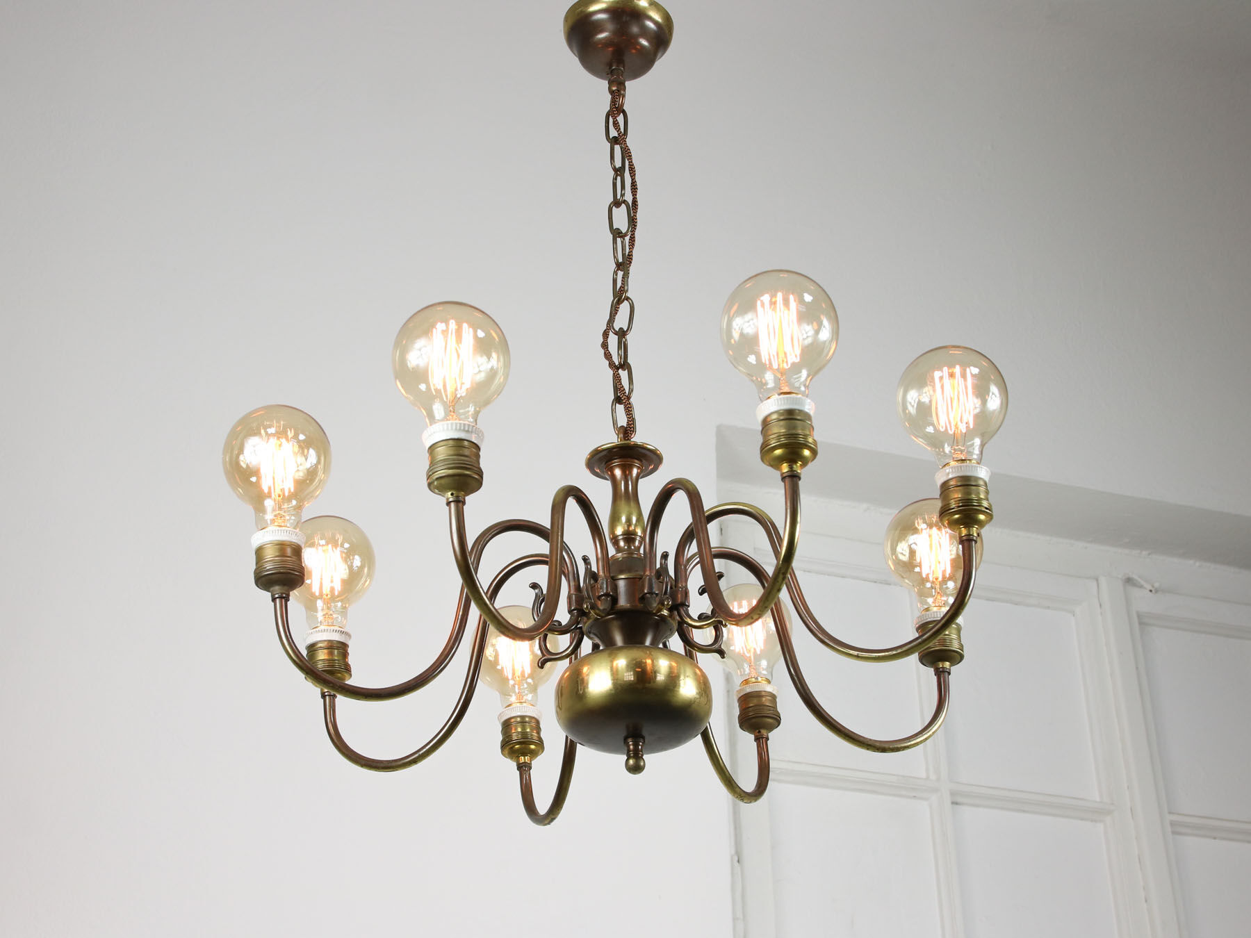 Viennese minimal brass 8-arm chandelier