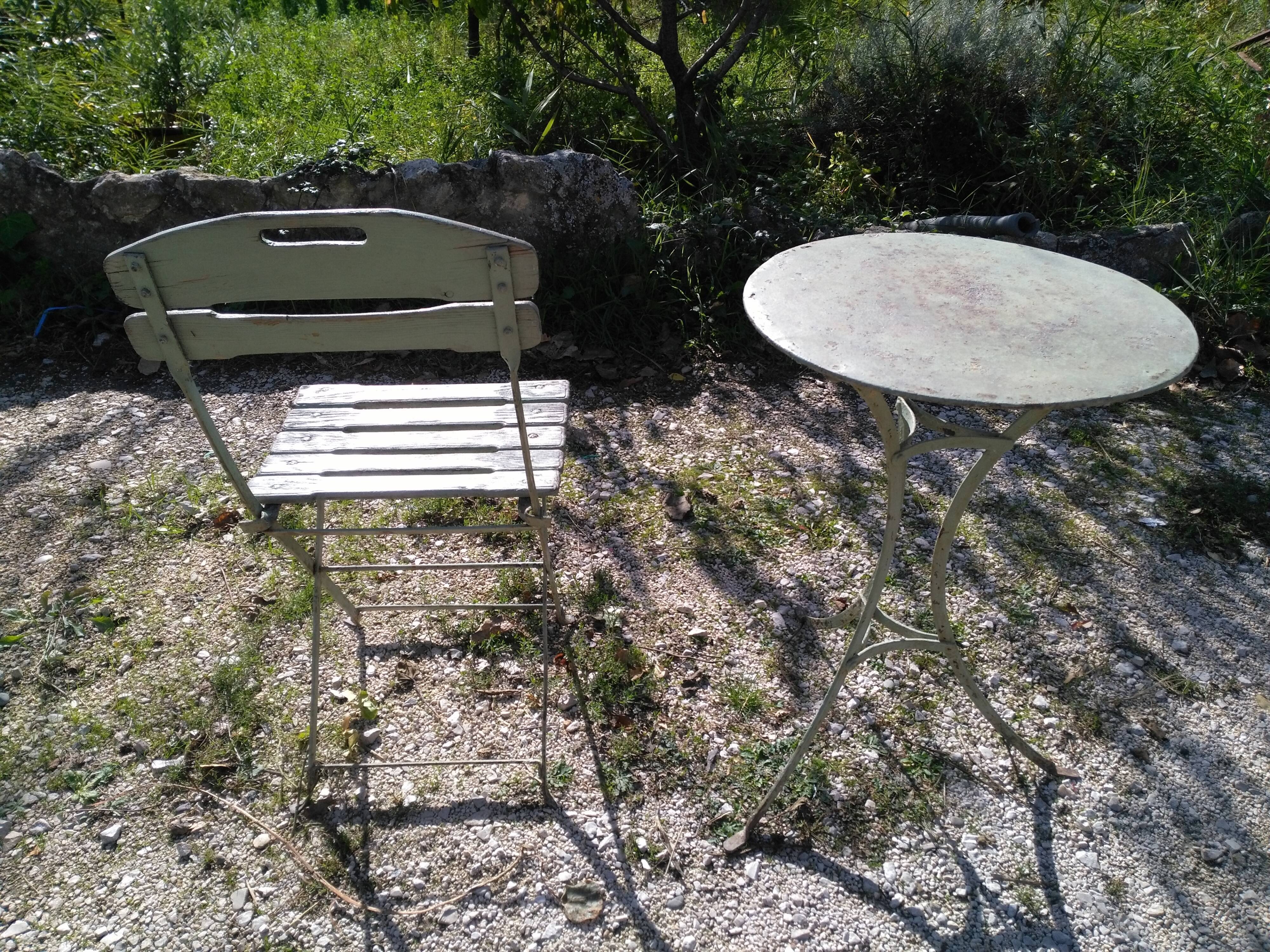 Bistro chair and table