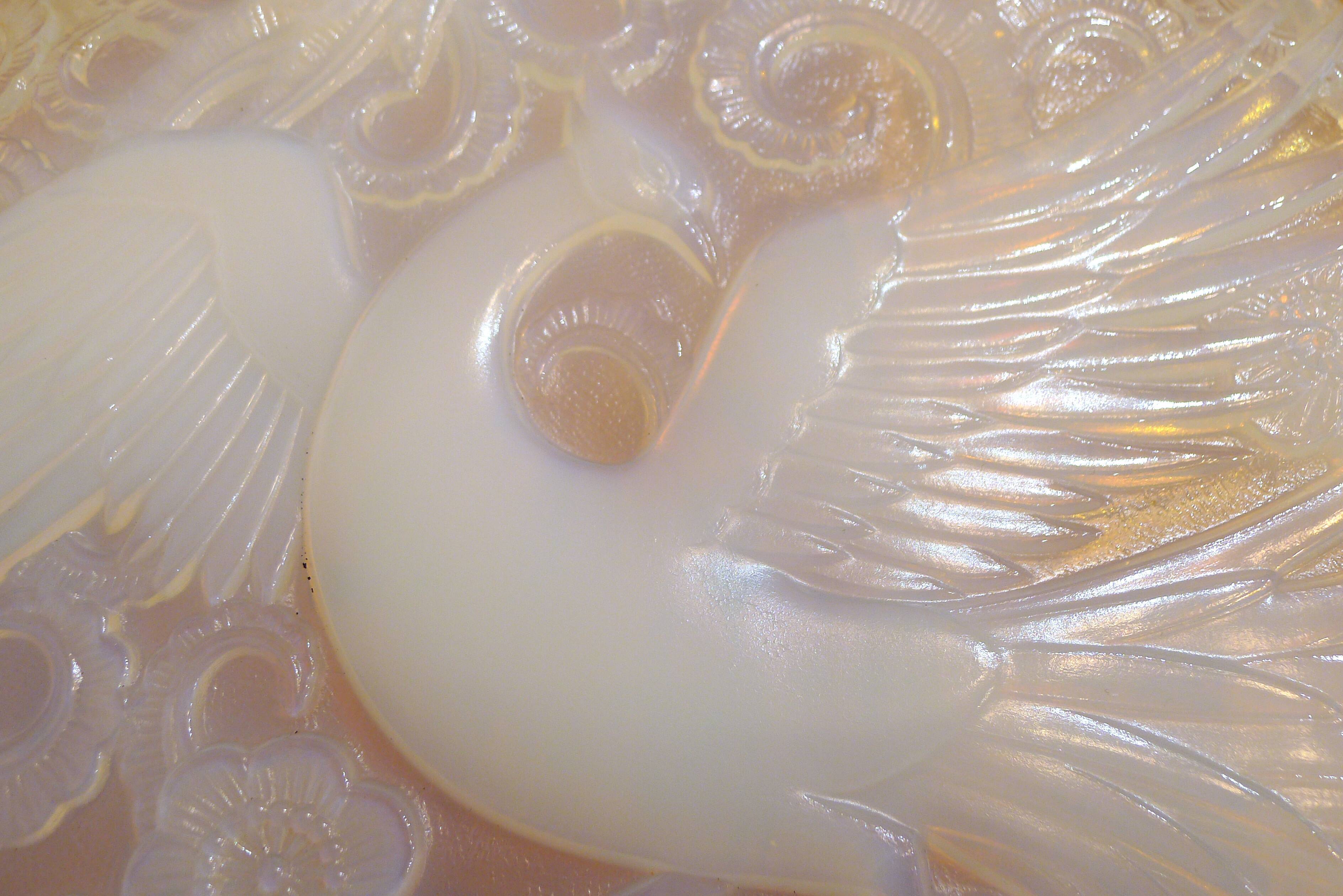 Dish opalescent Bird of paradise signed D'Avesn