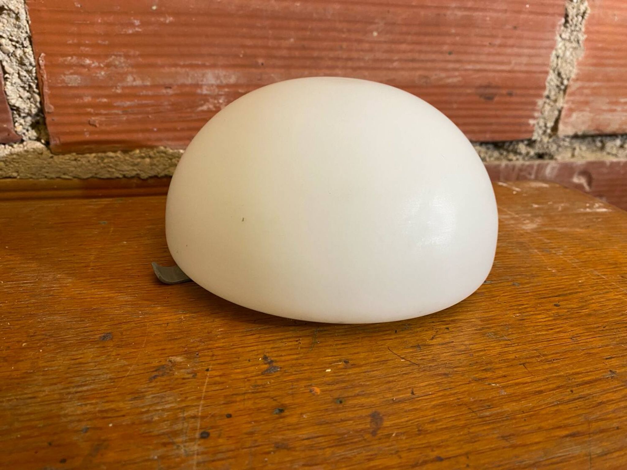 Plafonnier, applique boule vintage en opaline blanche