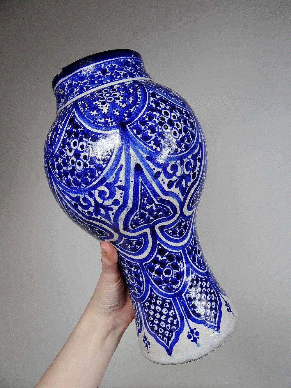Large Moroccan vase/jar from Fès, handcrafted ceramic Khabia, 19th-20th century, cobalt.