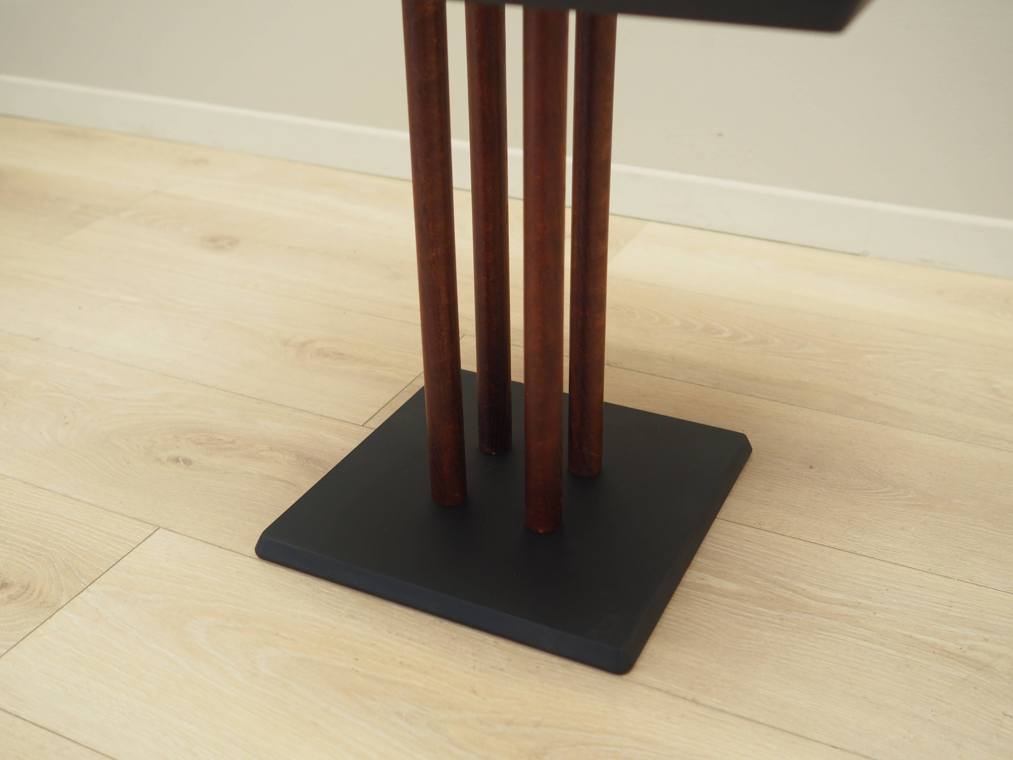 Table basse, design danois, années 1980, production : Danemark